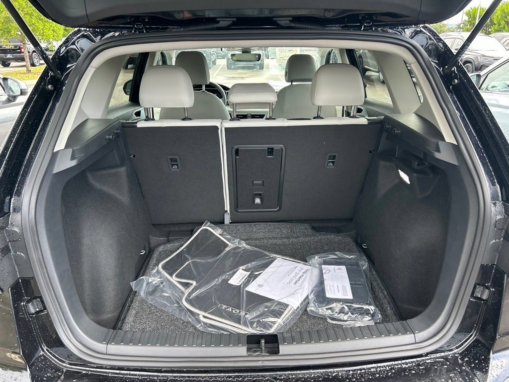 New 2026 Volkswagen Taos SE FWD image 50