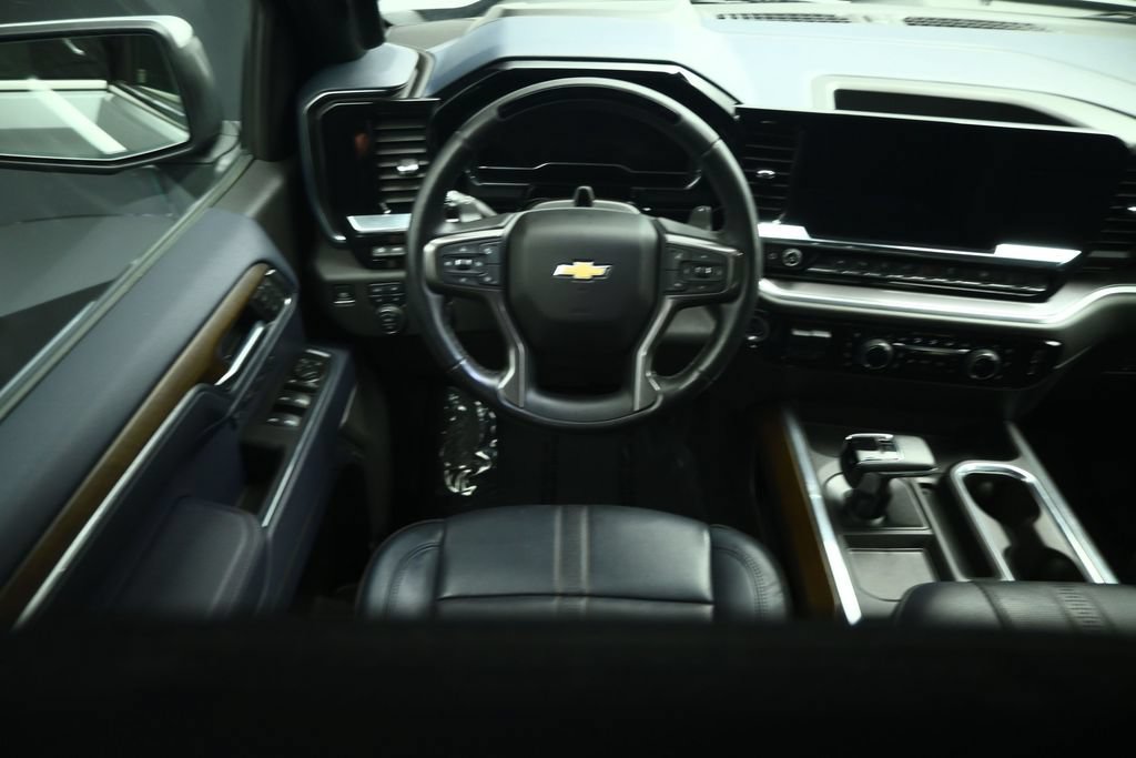 Used 2025 Chevrolet Silverado 1500 High Country w/ Technology Package AWD/4WD image 33