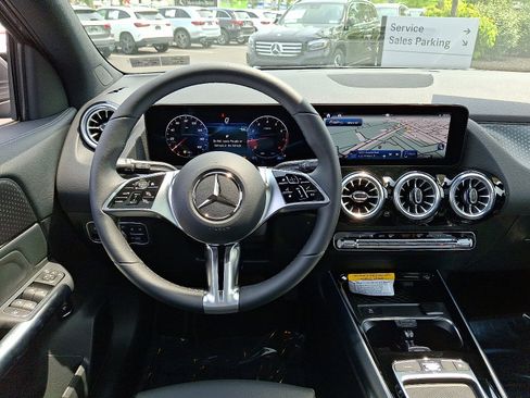 New 2025 Mercedes-Benz GLA 250 4MATIC image 11
