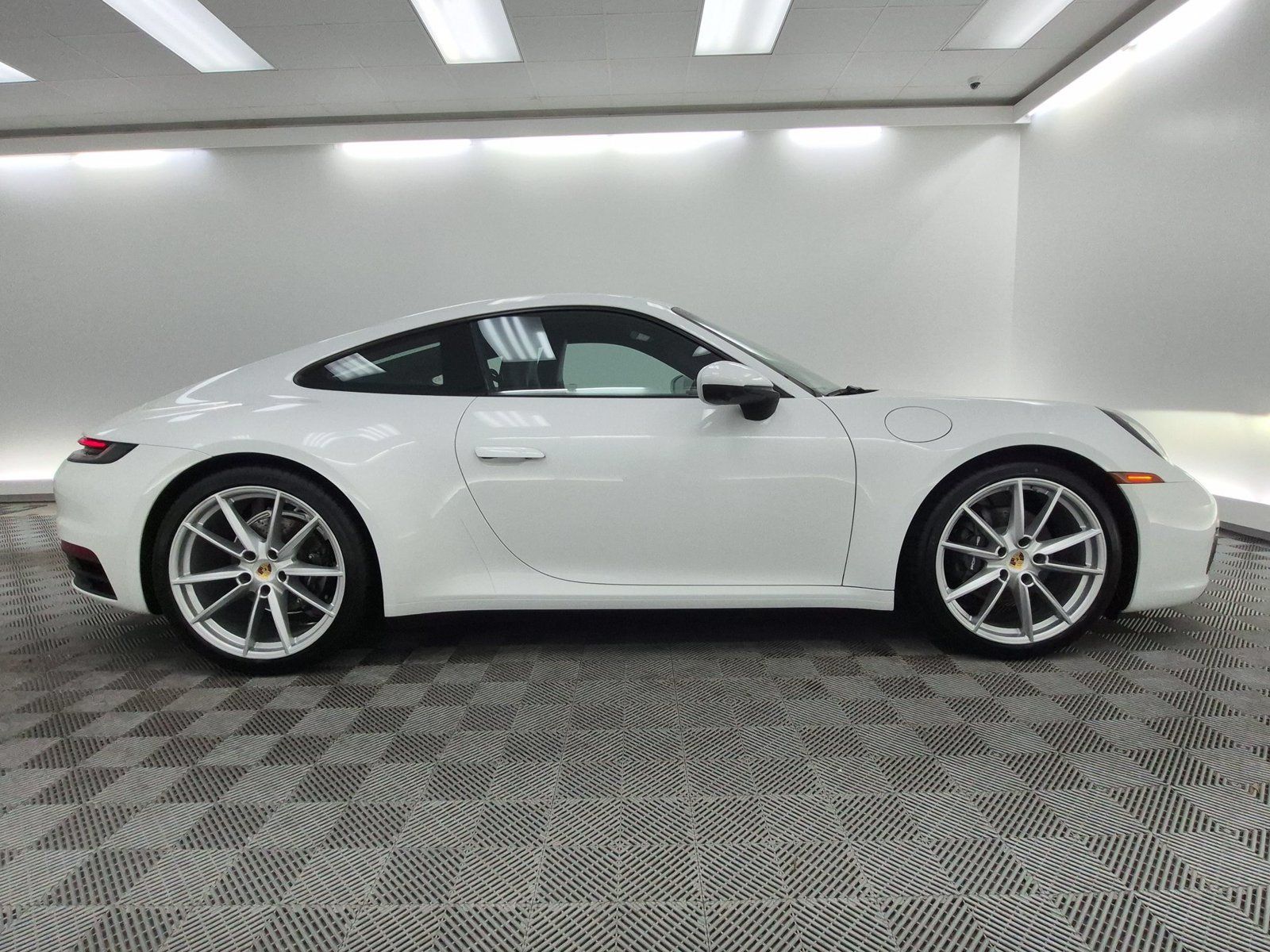 Certified 2024 Porsche 911 Carrera 4 AWD/4WD image 8
