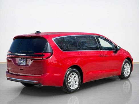 New 2026 Chrysler Pacifica Select image 7