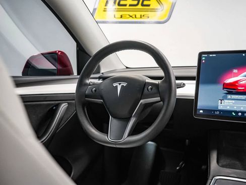 Used 2022 Tesla Model Y Long Range image 15