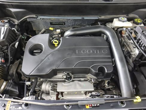 Used 2023 Chevrolet Equinox LT image 18