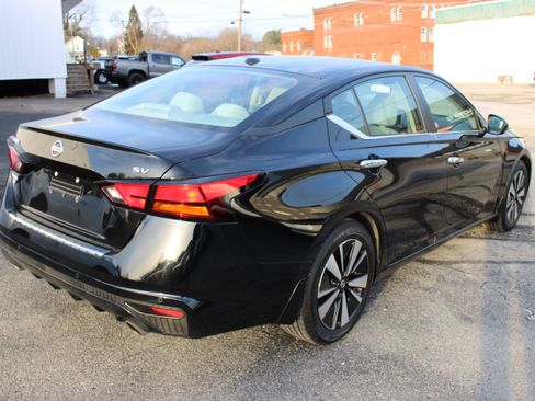 Used 2021 Nissan Altima 2.5 SV w/ SV Premium Package image 6