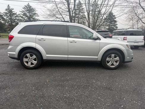 Used 2011 Dodge Journey Mainstreet w/ Flexible Seating Group image 3