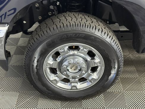 Used 2015 Ford F250 Lariat w/ Chrome Package image 11