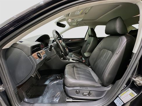 Used 2020 Volkswagen Passat 2.0T SEL image 22