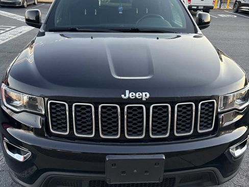 Used 2018 Jeep Grand Cherokee Laredo image 1