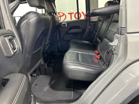 Used 2019 Jeep Wrangler Unlimited Sahara image 20