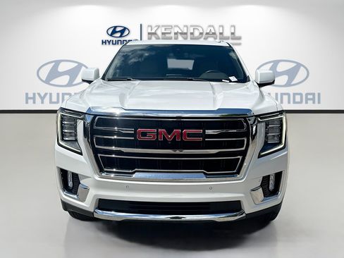 Used 2022 GMC Yukon XL SLT w/ SLT Premium Package AWD/4WD image 2