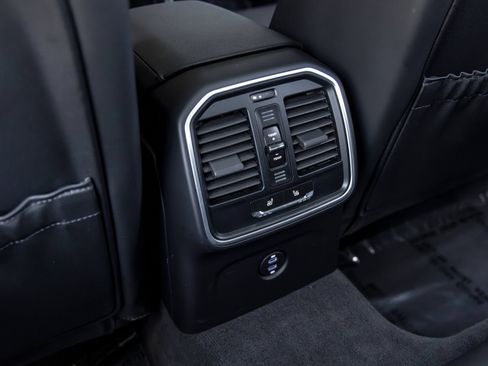 Certified 2026 Porsche Macan AWD/4WD image 45