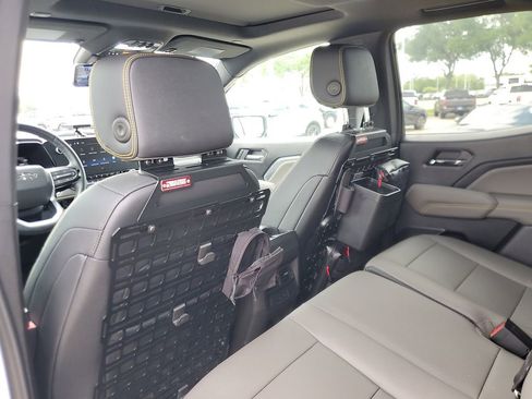 Used 2024 Chevrolet Colorado ZR2 w/ ZR2 Convenience Package III image 10