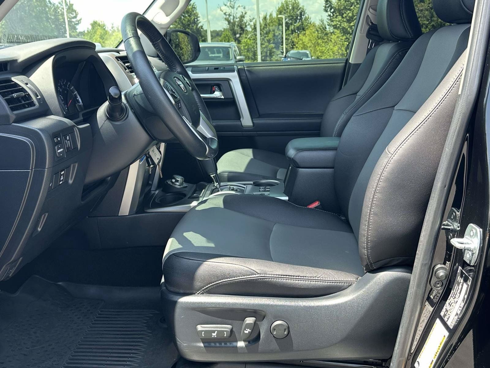 Used 2017 Toyota 4Runner SR5 Premium AWD/4WD image 4