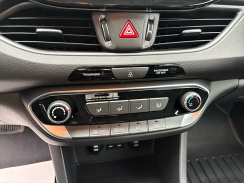 Used 2018 Hyundai Elantra GT image 32