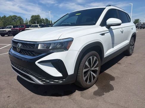 Used 2022 Volkswagen Taos SE w/ IQ.Drive SE Package AWD/4WD image 2