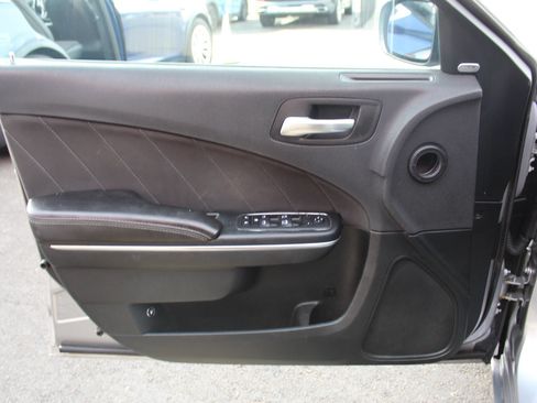 Used 2018 Dodge Charger SXT Plus RWD image 5