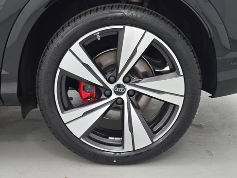 New 2025 Audi SQ5 Prestige image 33
