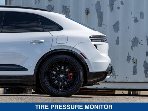 Used 2025 Porsche Macan Turbo Electric AWD/4WD image 36