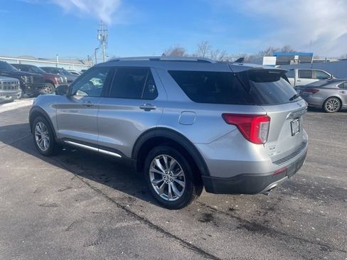 Used 2023 Ford Explorer Limited AWD/4WD image 8