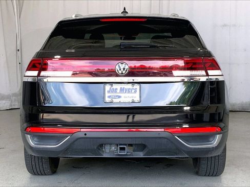 Used 2025 Volkswagen Atlas Cross Sport SE FWD image 4