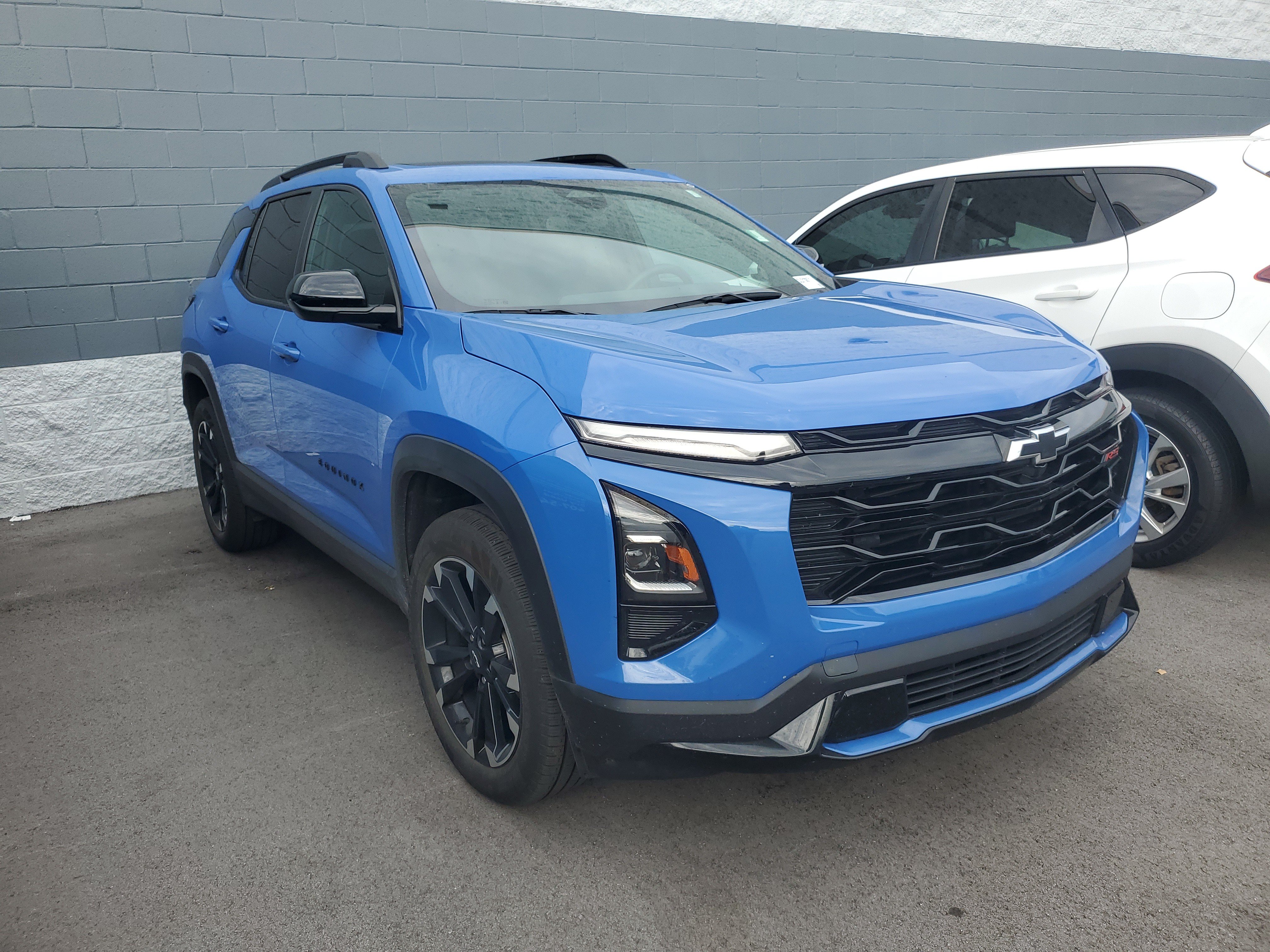 Used 2025 Chevrolet Equinox RS w/ Convenience Package III FWD image 2