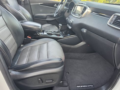 Used 2018 Kia Sorento SX FWD image 16