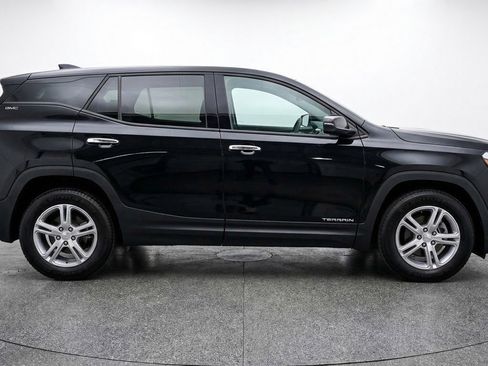 Used 2024 GMC Terrain SLE image 11