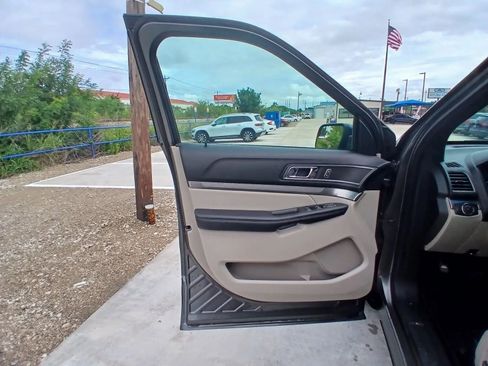 Used 2018 Ford Explorer XLT FWD image 9