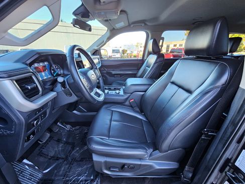 Used 2022 Ford Expedition XLT image 17