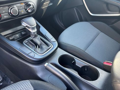 Used 2025 Kia Soul LX w/ LX Technology Package image 41