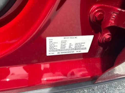 Used 2024 Tesla Model Y Long Range AWD/4WD image 27