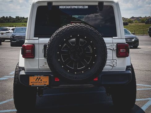 Used 2018 Jeep Wrangler Unlimited Sahara w/ Dual Top Group AWD/4WD image 11