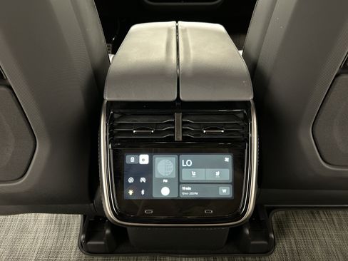 Used 2024 Rivian R1S Adventure AWD/4WD image 30