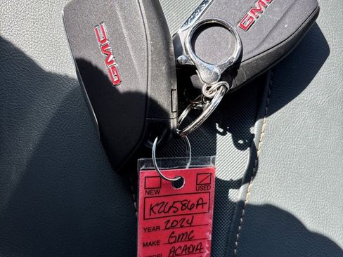 Used 2024 GMC Acadia AT4 w/ Luxury Package image 13