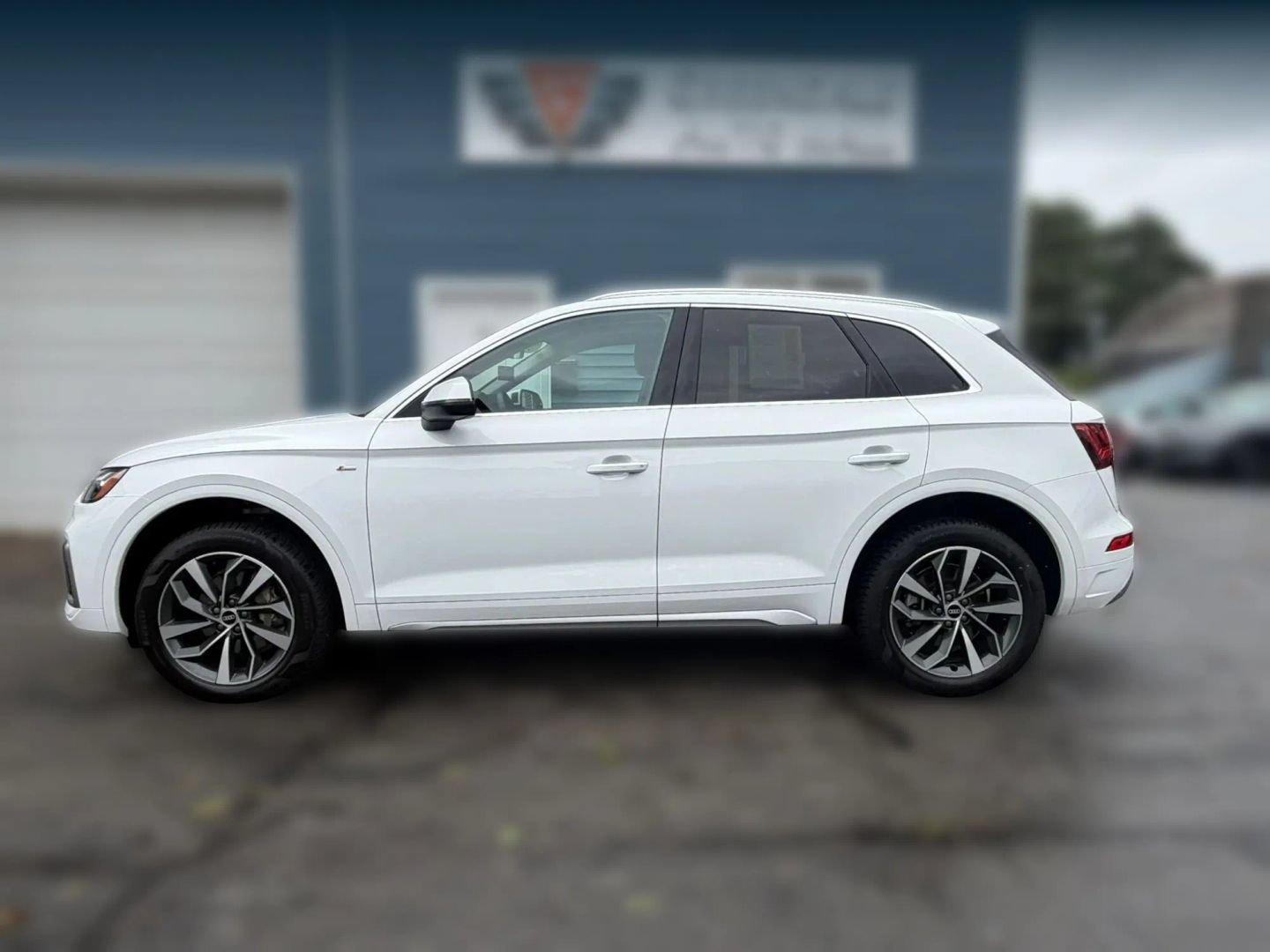 Used 2022 Audi Q5 2.0T Premium w/ Convenience Package AWD/4WD image 4