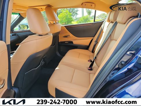 Used 2025 Lexus ES 350 w/ Premium Package FWD image 12