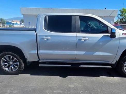 Used 2022 Chevrolet Silverado 1500 LT AWD/4WD image 6