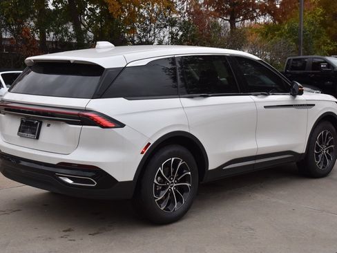 New 2026 Lincoln Nautilus Premier image 6