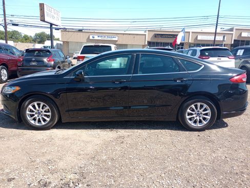 Used 2017 Ford Fusion S FWD image 4