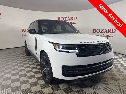 Used 2023 Land Rover Range Rover SE image 1