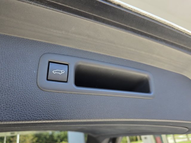 Used 2023 Toyota Highlander LE AWD/4WD image 14