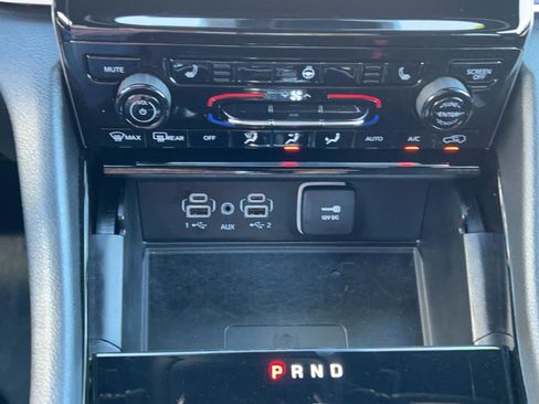 Used 2023 Jeep Grand Cherokee Altitude image 28