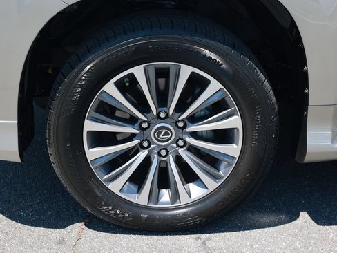 Used 2023 Lexus GX 460 Luxury w/ Off Road Package AWD/4WD image 12