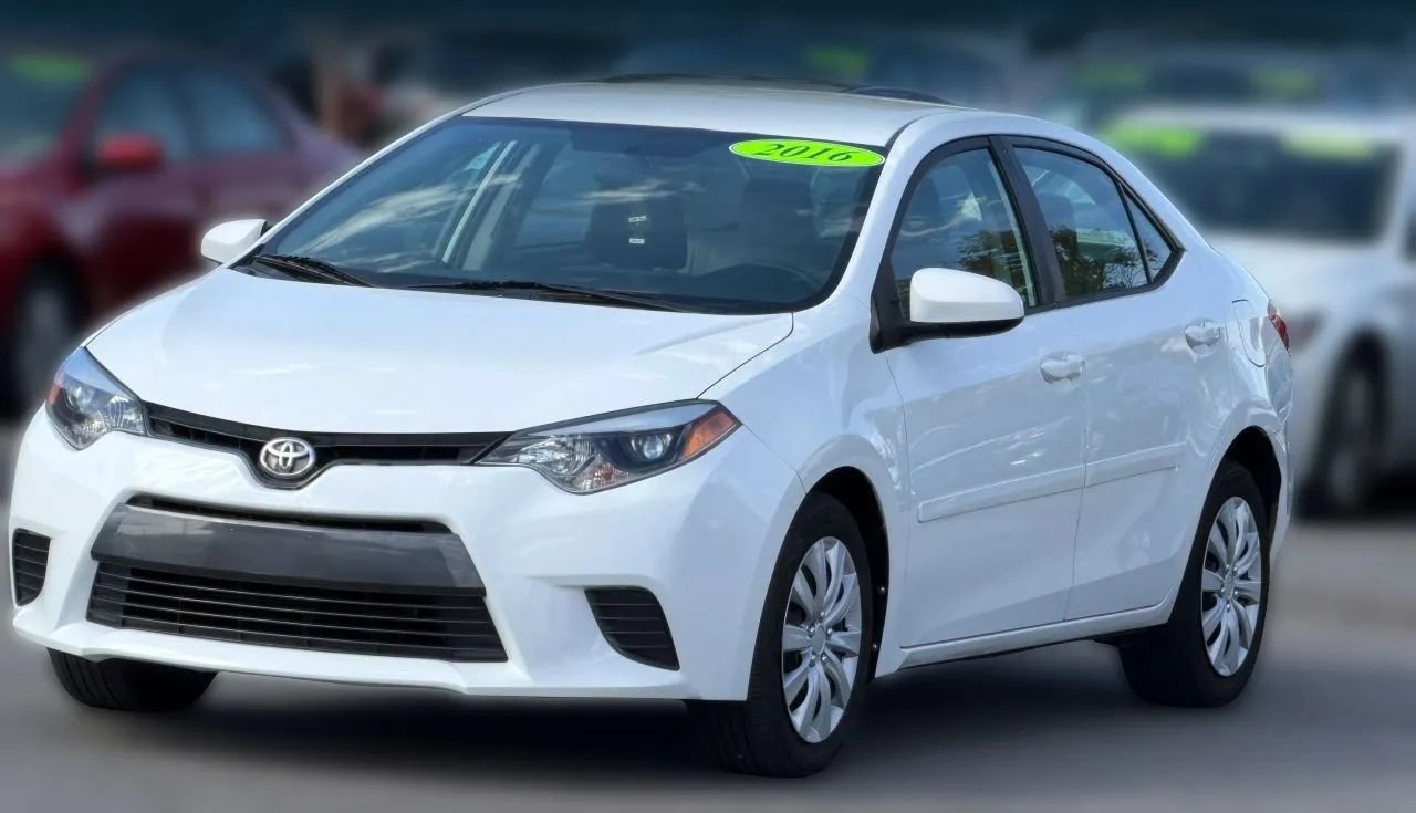 Used 2016 Toyota Corolla LE w/ Body Protection Package #1 FWD image 3