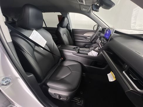 New 2024 Toyota Grand Highlander XLE image 33