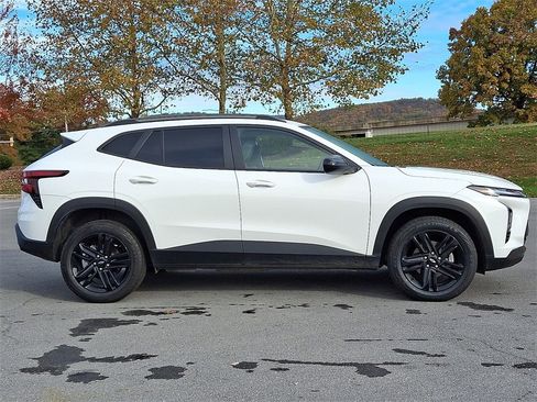 Used 2025 Chevrolet Trax ACTIV w/ Driver Confidence Package image 10