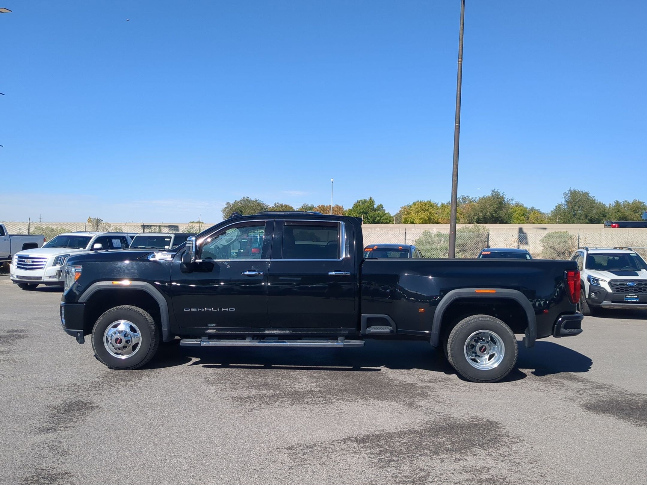 Used 2020 GMC Sierra 3500 Denali w/ Denali Ultimate Package AWD/4WD image 2