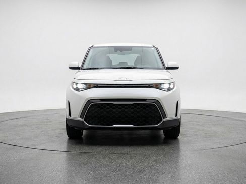 Used 2025 Kia Soul LX w/ LX Technology Package FWD image 2