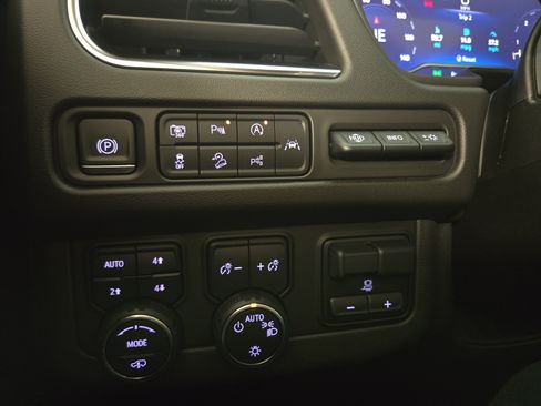 Used 2024 Chevrolet Tahoe High Country w/ Advanced Technology Package AWD/4WD image 27