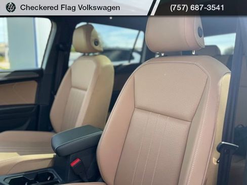 Used 2024 Volkswagen Tiguan SE w/ Panoramic Sunroof Package AWD/4WD image 21